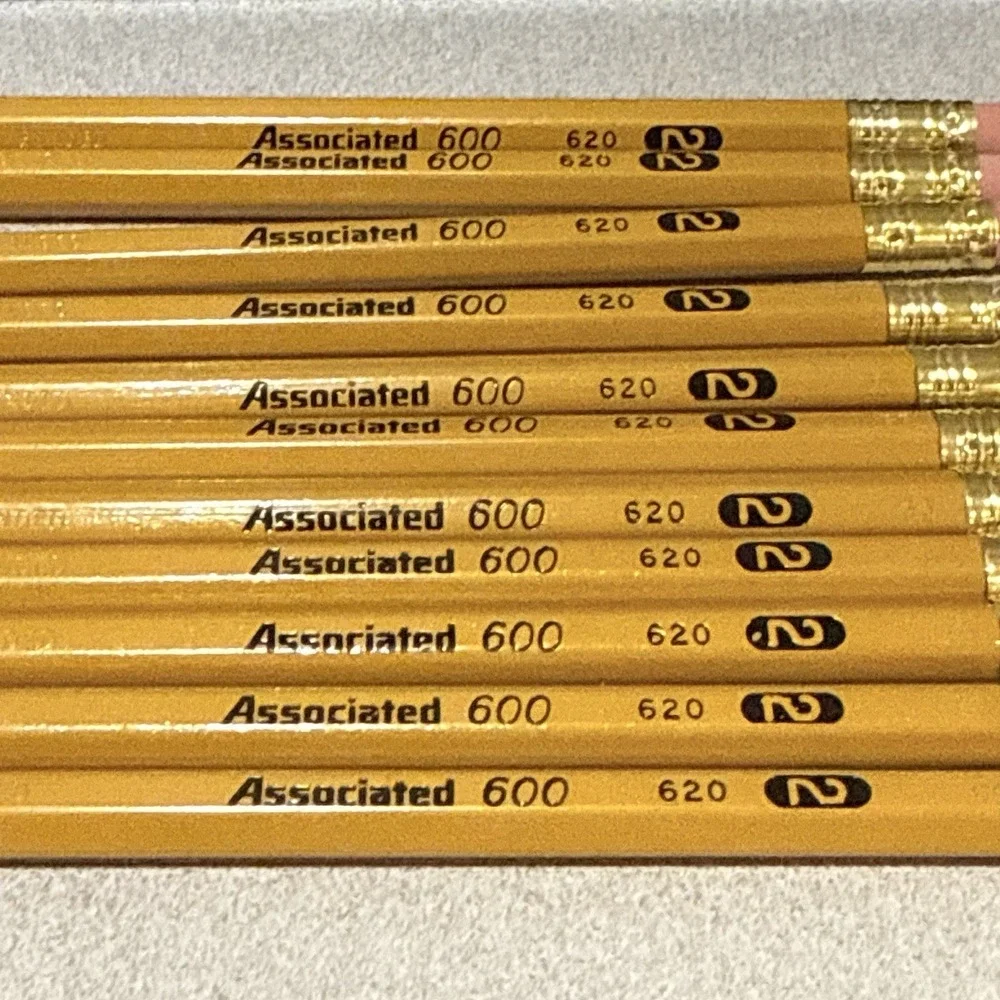 Vintage‎ Pencils Associated (11) 600 N5-620 medium soft pencils original Box #2